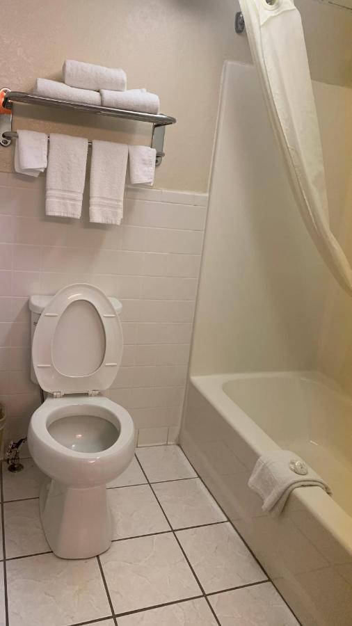 Regency Inn And Suites Stilwell 外观 照片