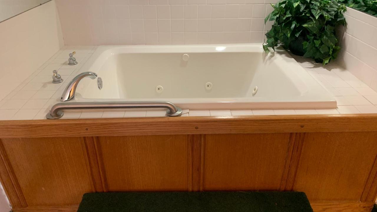 Regency Inn And Suites Stilwell 外观 照片