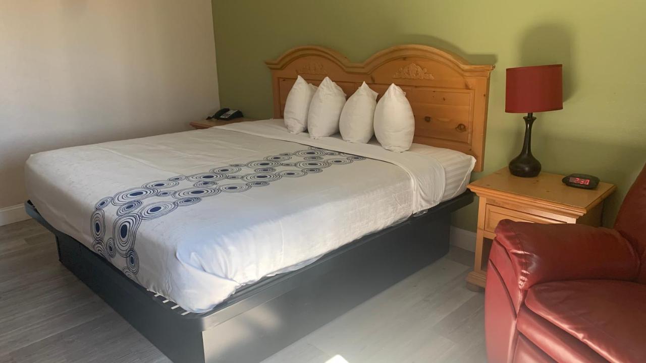 Regency Inn And Suites Stilwell 外观 照片