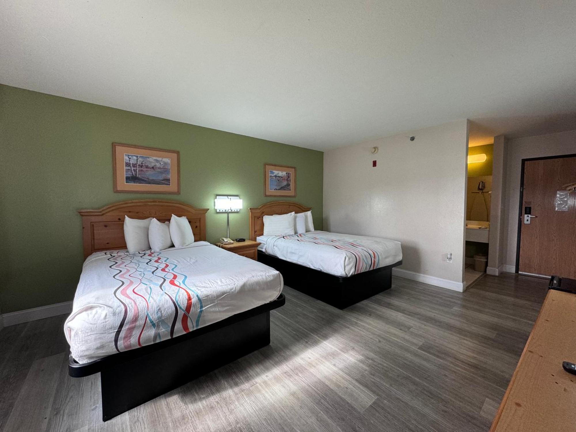Regency Inn And Suites Stilwell 外观 照片
