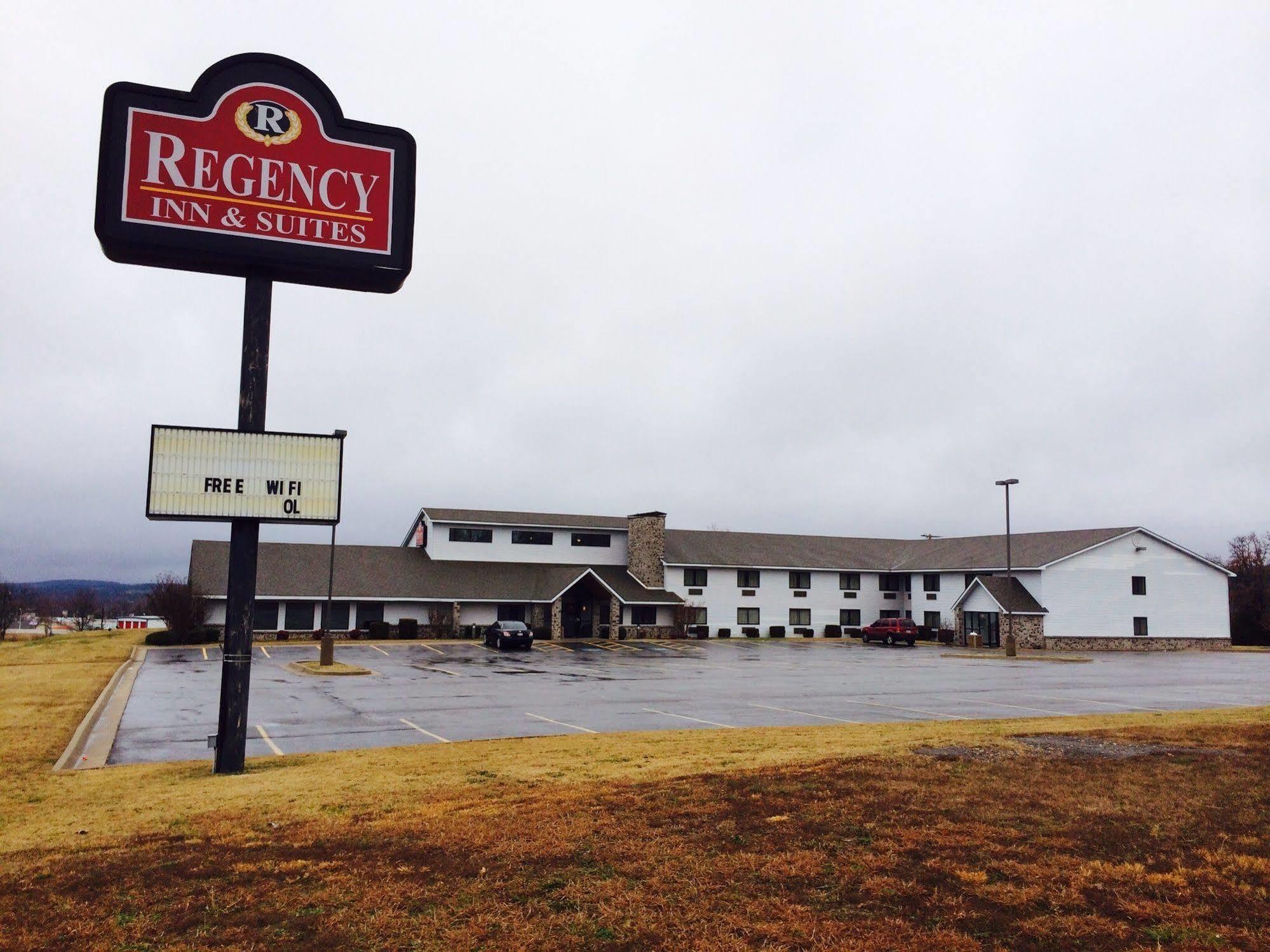 Regency Inn And Suites Stilwell 外观 照片