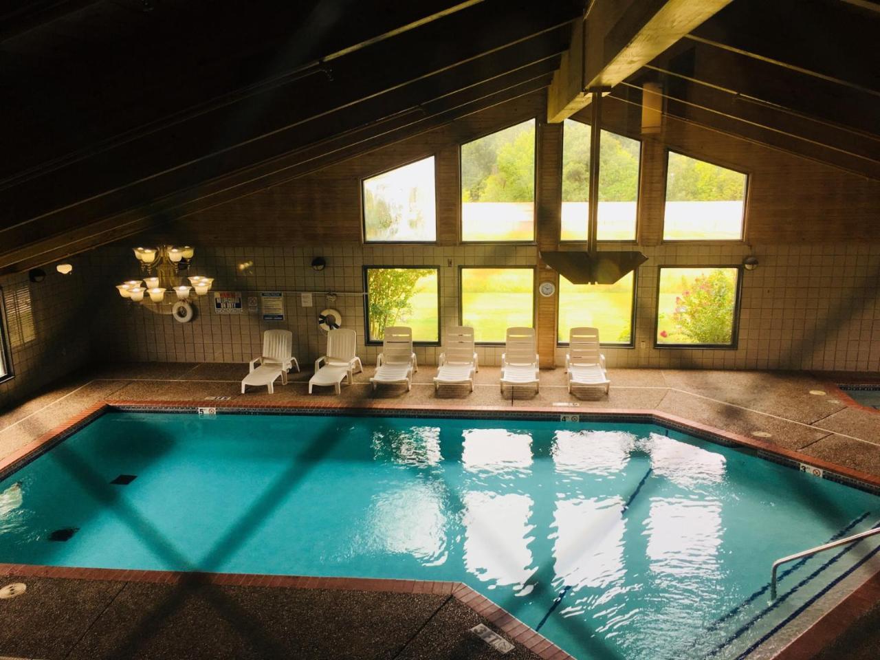 Regency Inn And Suites Stilwell 外观 照片