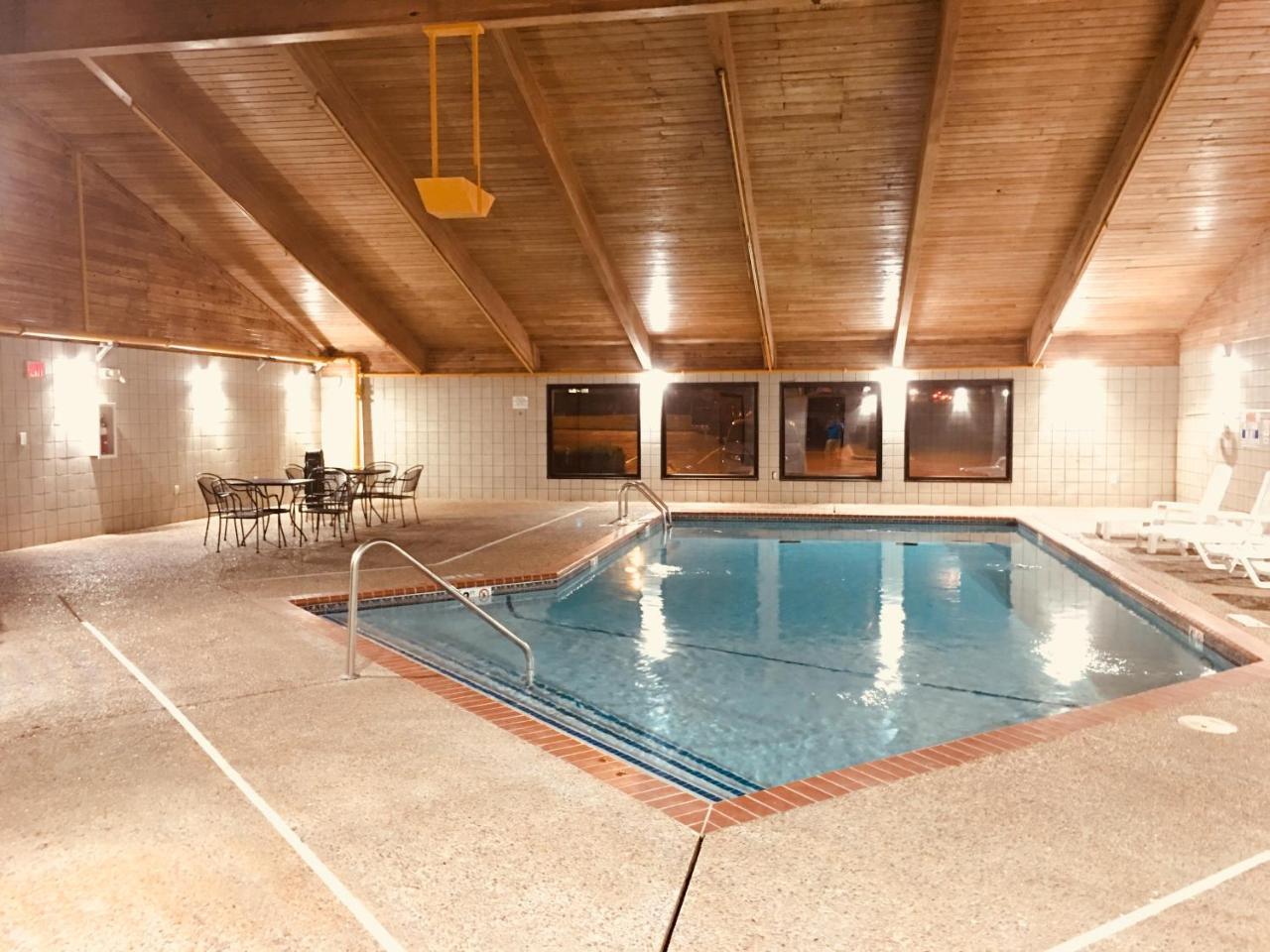 Regency Inn And Suites Stilwell 外观 照片